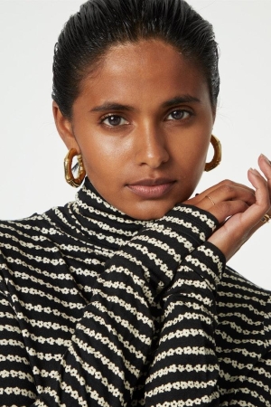 Fabienne Chapot Fabienne Chapot shirts en tops T-shirt Lange mouw 9001-1009-flo black/cosy white